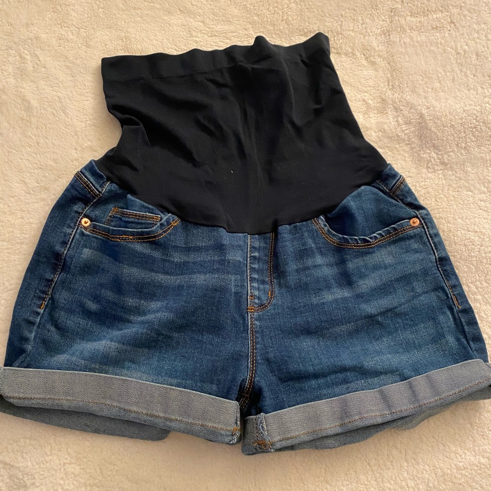 Maternity Shorts size Large